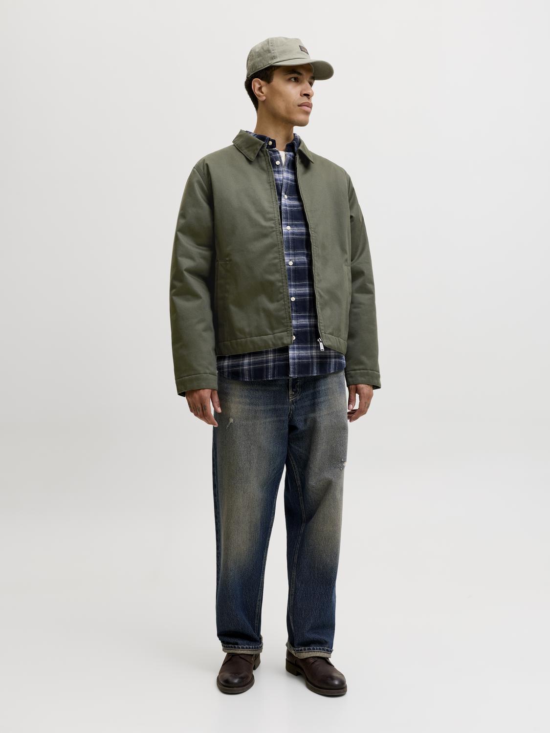 model_shot-front_full